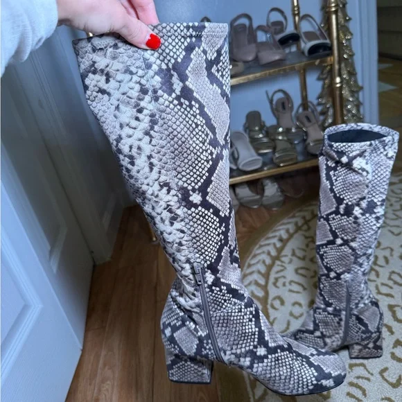 Steve Madden Dexie Slim Fit Knee High Block Heel Boot - Picture 3 of 10